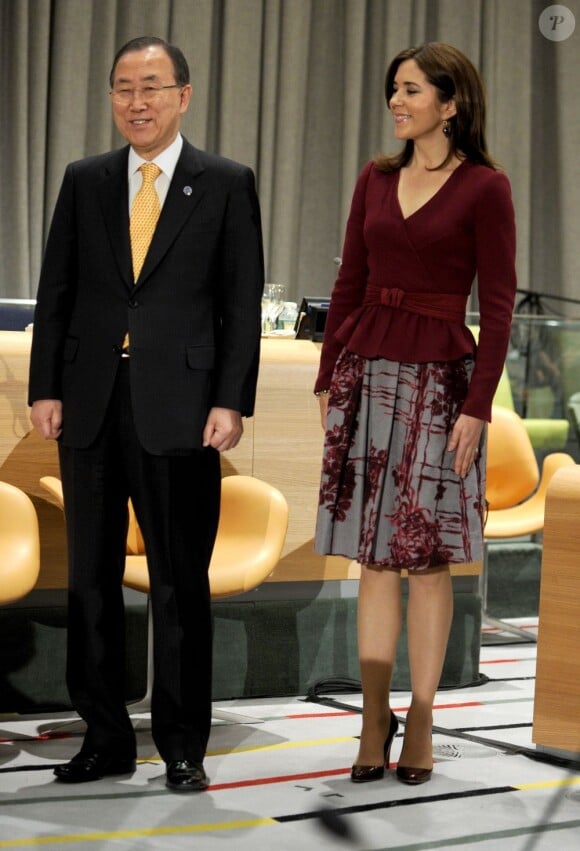La princesse Mary de Danemark inaugurait en compagnie du secrétaire général des Nations unies Ban Ki-moon les nouveaux locaux du Conseil de tutelle des Nations unies, la chambre Finn Juhl, jeudi 25 avril 2013 au siège de l'ONU à New York.