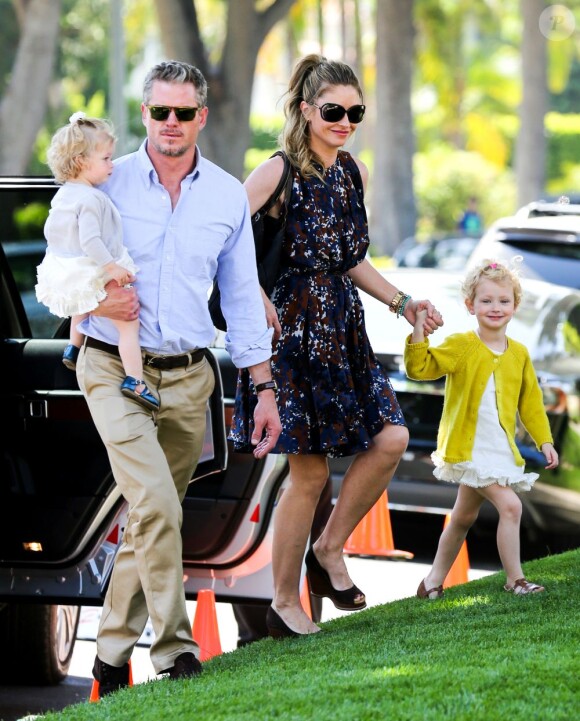 Eric Dane et sa femme Rebecca Gayheart emmènent leurs filles Billie et Georgia à la garden party organisée par la marque de couches Huggies, à Los Angeles, le 27 avril 2013.