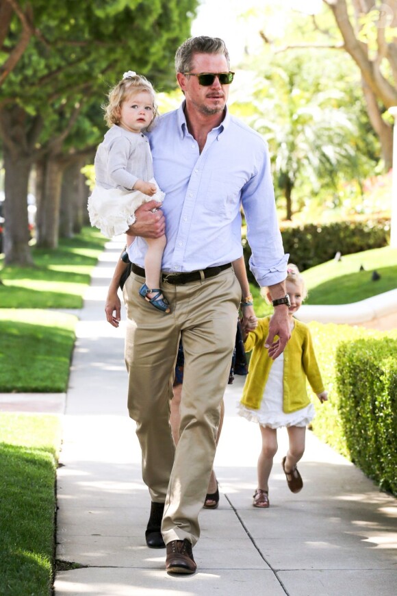 Eric Dane se rend avec ses filles, Billie et Georgia, à la garden party organisée par la marque de couches Huggies, à Los Angeles, le 27 avril 2013.