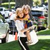 Ellen Pompeo et sa fille Stella à la garden party organisée par la marque de couches Huggies, à Los Angeles, le 27 avril 2013.