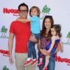 Johnny Knoxville et sa famille à la garden party organisée par la marque de couches Huggies, à Los Angeles, le 27 avril 2013.