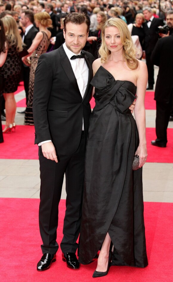 Rafe Spall et Elize du Toit lors de la soirée des Laurence Olivier Awards, récompenses britanniques du théâtre, à Londres le 28 avril 2013