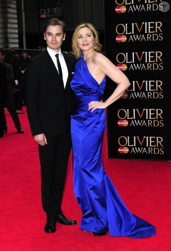 Kim Cattrall et Seth Numrich lors de la soirée des Laurence Olivier Awards, récompenses britanniques du théâtre, à Londres le 28 avril 2013