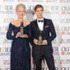 Helen Mirren et Luke Treadaway, lauréats des prix de meilleurs acteurs, lors de la soirée des Laurence Olivier Awards, récompenses britanniques du théâtre, à Londres le 28 avril 2013