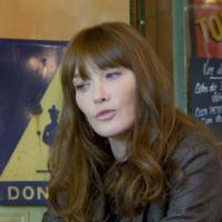 Carla Bruni : Amoureuse et rêveuse dans le clip de ''Mon Raymond''
