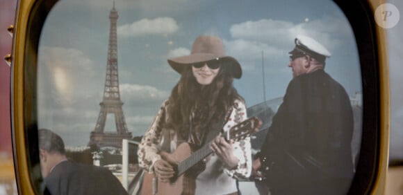 Clip du titre "Mon Raymond" de la chanteuse Carla Bruni. Avril 2013.