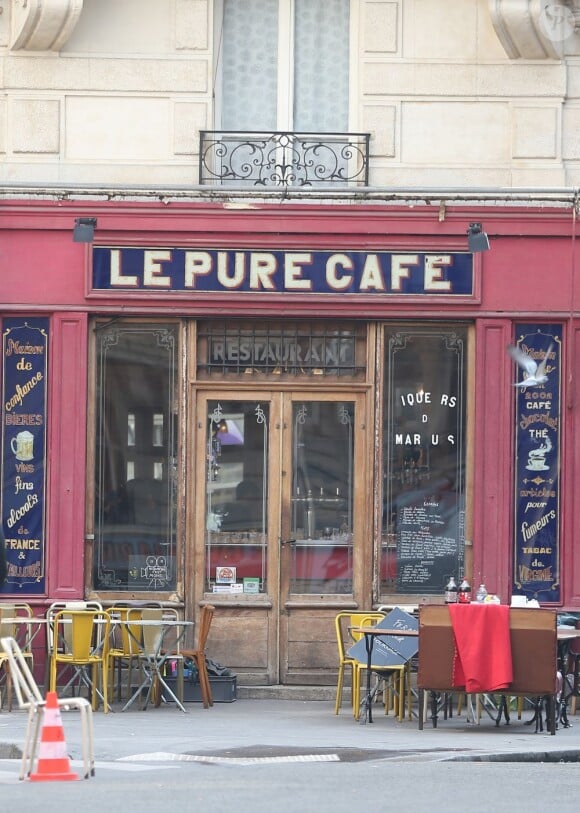 Carla Bruni sur le tournage du clip "Mon Raymond". Ce dernier a été réalisé au café Pure Cafe le 27 mars 2013.