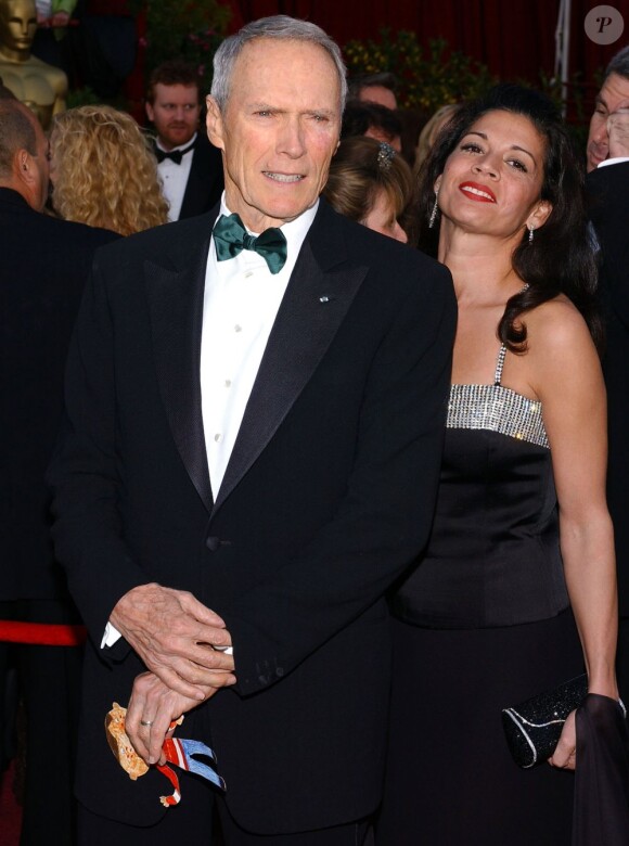 Clint Eastwood et sa femme Dina Ruiz lors des Oscars 2005