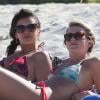 Lunettes de soleil et bikinis pour Nina Dobrev et Julianne Hough, de passage à Miami pour le week-end. Le 28 avril 2013.
