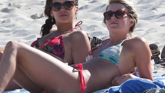 Nina Dobrev et Julianne Hough : Duo sexy pour un week-end à la plage
