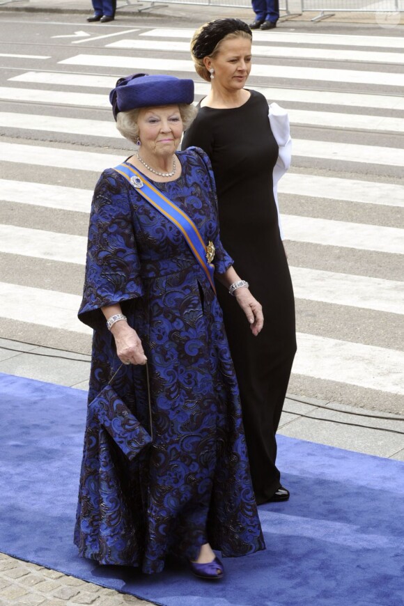 La princesse Beatrix des Pays-Bas et la princesse Mabel à leur arrivée à la Nouvelle Eglise d'Amsterdam pour la prestation de serment de Willem-Alexander, le 30 avril 2013.