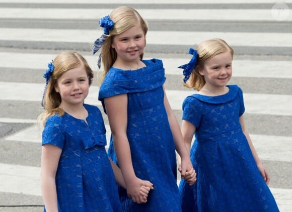 Les princesses Catharina-Amalia (9 ans), Alexia (7 ans) et Ariane (6 ans), filles du roi Willem-Alexander et de la reine Maxima des Pays-Bas, menaient le cortège de la famille royale néerlandaise à leur arrivée à la Nouvelle Eglise d'Amsterdam pour la prestation de serment de Willem-Alexander, le 30 avril 2013.