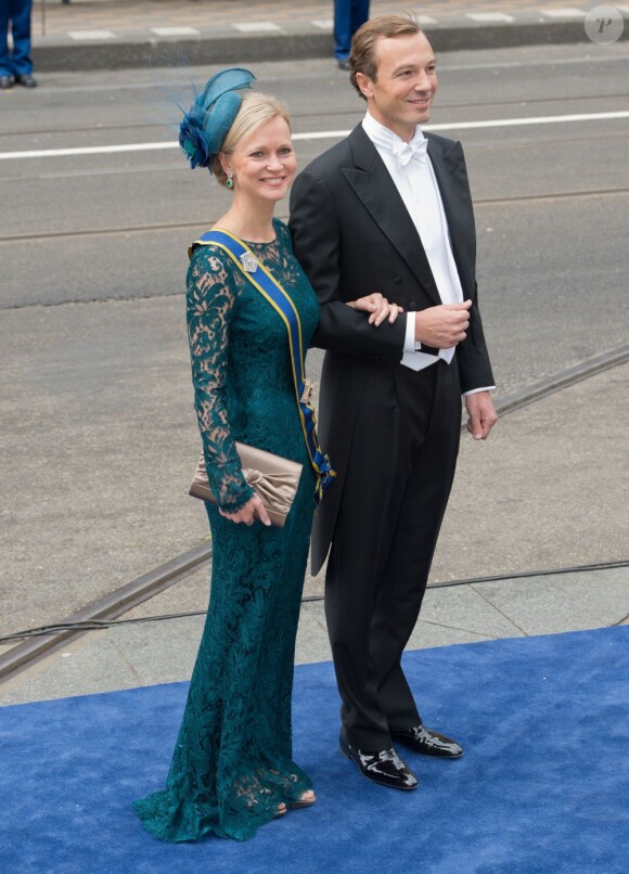 La princesse Carolina de Bourbon-Parme et Albert Brenninkmeijer arrivent pour la prestation de serment du roi Willem-Alexander des Pays-Bas à la Nouvelle Eglise (Nieuwe Kerk) d'Amsterdam, le 30 avril 2013.