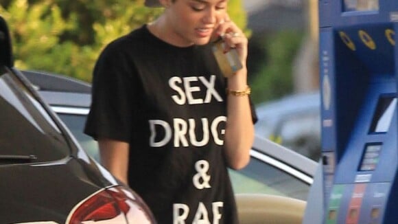 Miley Cyrus : Minishort et look à la Rihanna pour une halte dans Los Angeles