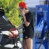 Exclusif - Miley Cyrus est allée prendre de l'essence à Los Angeles, le 30 avril 2013 dans une tenue ultrasexy.