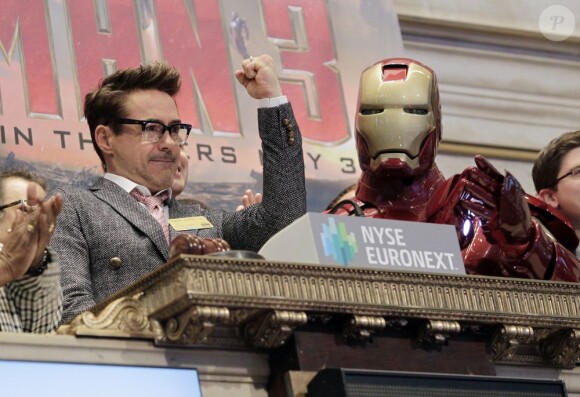 Robert Downey Jr. assure la promotion du film Iron Man 3 au New York Stock Exchange de Wall Street, New York, le 30 avril 2013.
