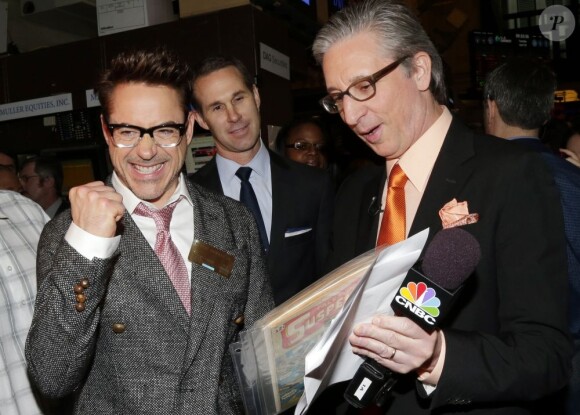 Robert Downey Jr. et Bob Pisani de CNBC au New York Stock Exchange de Wall Street, New York, le 30 avril 2013.