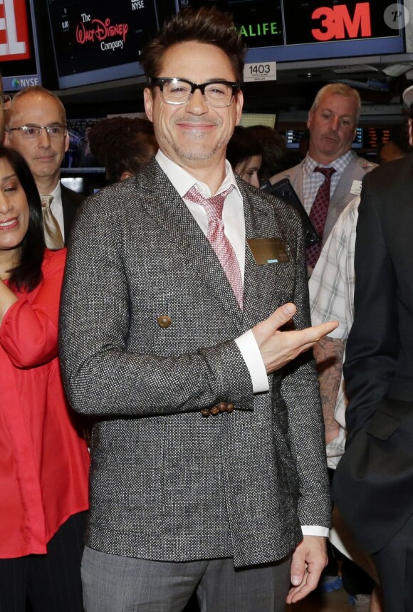 Robert Downey Jr. ouvre la séance au New York Stock Exchange de Wall Street, New York, le 30 avril 2013.