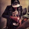 Wiz Khalifa postait sur Instagram cette photo de lui en train de fumer au bong avec en légende : "J'aime vraiment la weed"