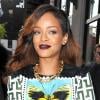 Rihanna porte un t-shirt Mary Katrantzou, un mini-short et des bottes Tom Ford à New York. Le 30 avril 2013.
