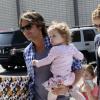 Nicole Kidman et Keith Urban emmènent leurs filles, Sunday Rose et Faith, à une fête d'anniversaire à Hollywood, le 4 mai 2013.