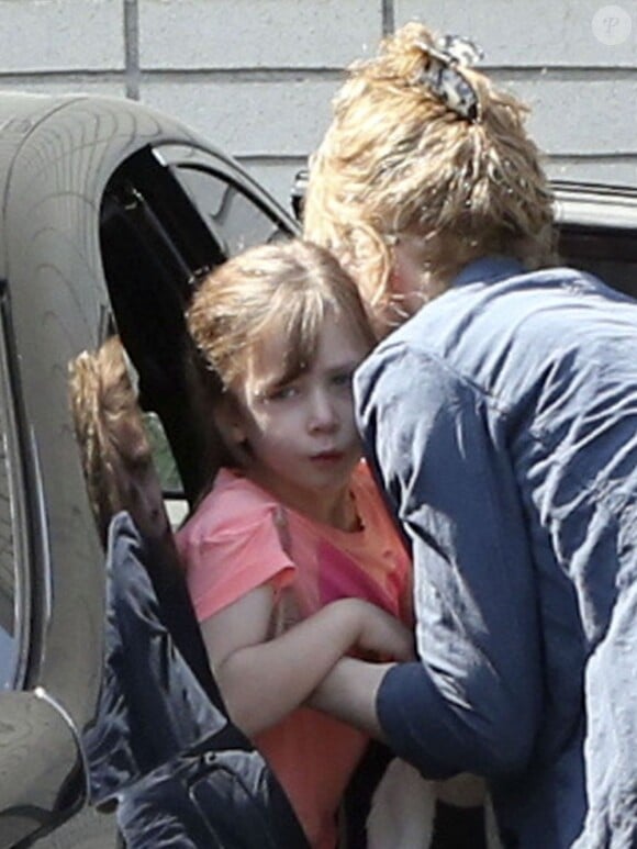 Nicole Kidman et Keith Urban emmènent leurs filles, Sunday Rose et Faith, à une fête d'anniversaire à Hollywood, le 4 mai 2013.