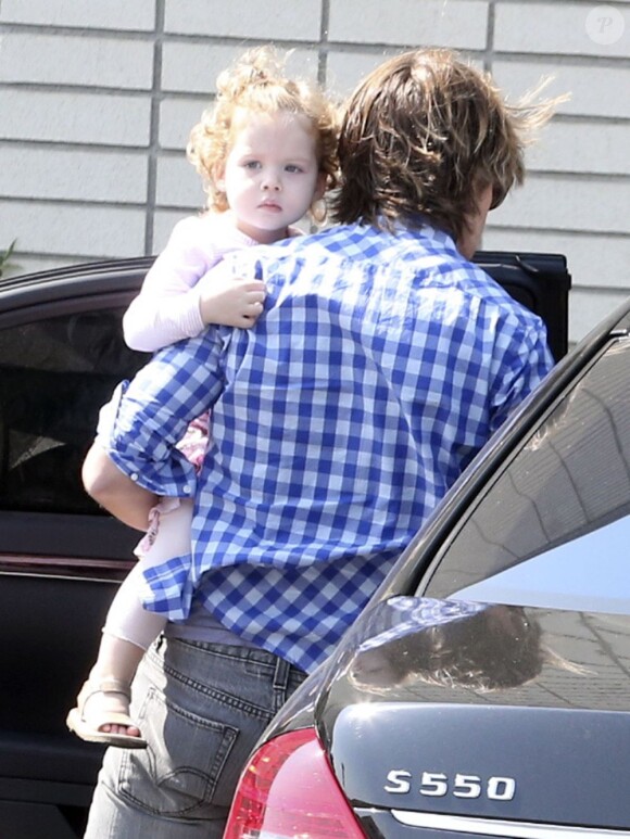 Nicole Kidman et Keith Urban emmènent leurs filles, Sunday Rose et Faith, à une fête d'anniversaire à Hollywood, le 4 mai 2013.