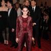 Kristen Stewart sublime en Stella McCartney sur le tapis rouge du Met Gala au Metropolitan Museum of Art de New York, le 6 mai 2013.