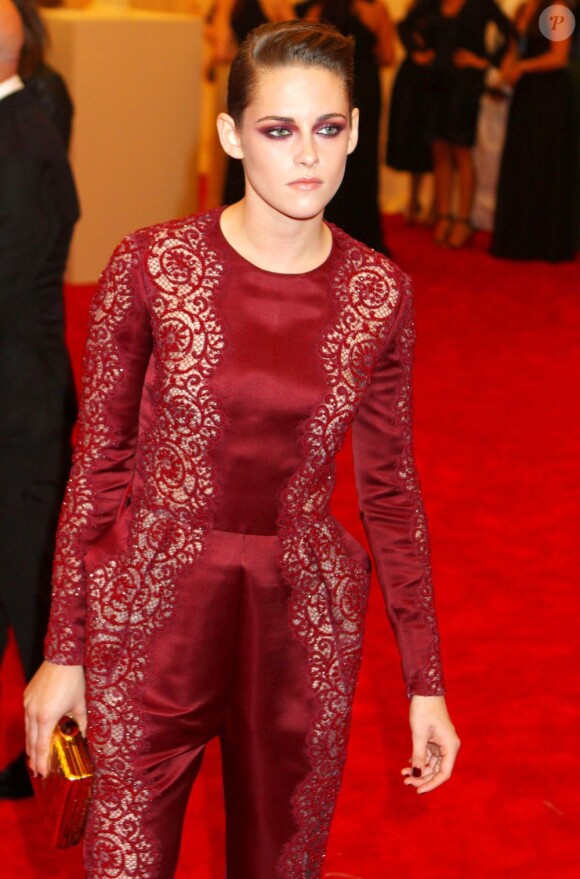 Kristen Stewart pendant le tapis rouge du Met Gala au Metropolitan Museum of Art de New York, le 6 mai 2013.