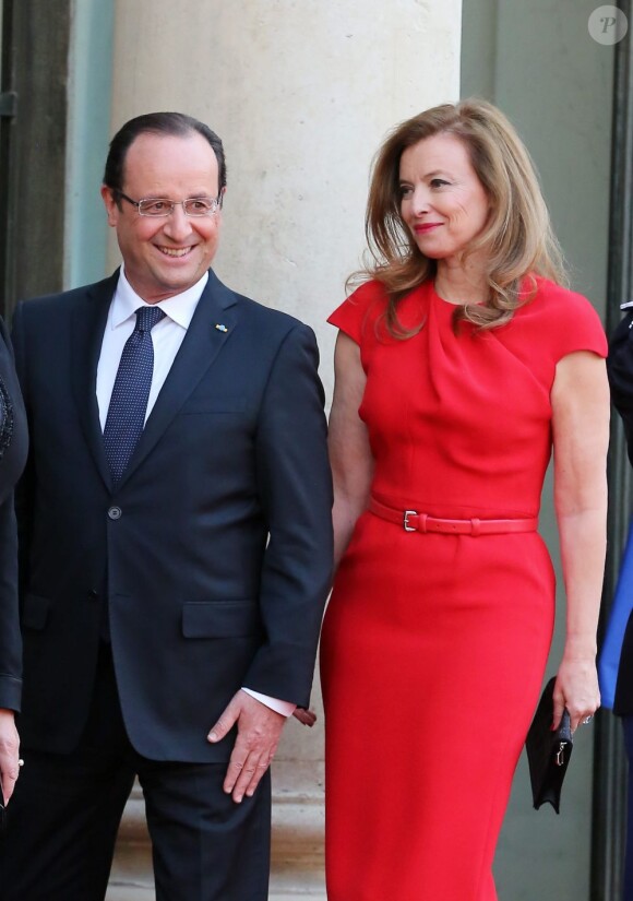 François Hollande et Valérie Trierweiler lors d'un dîner d'Etat au Palais de l'Elysée en l'honneur du président polonais Bronislaw Komorowski, le 7 mai 2013.