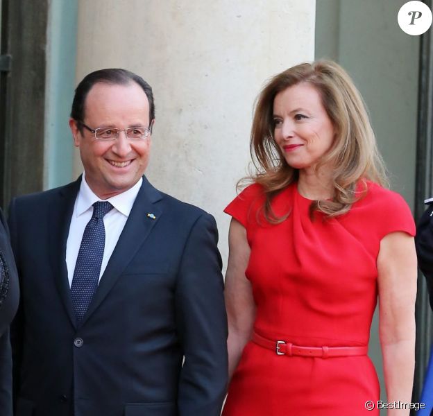 François Hollande et Valérie Trierweiler lors d'un dîner d'Etat au Palais de l'Elysée en l'honneur du président polonais Bronislaw Komorowski, le 7 mai 2013.