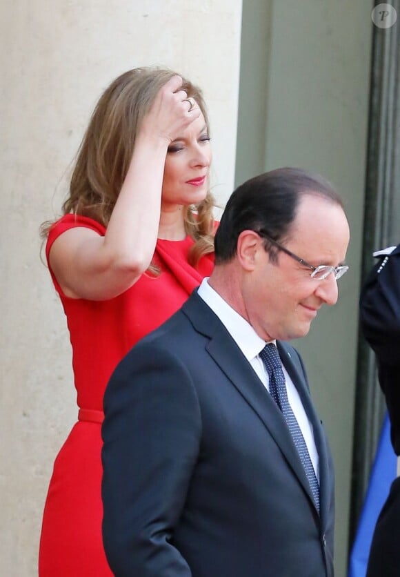 François Hollande et Valérie Trierweiler lors d'un dîner d'Etat à l'Elysee en l'honneur du président polonais Bronislaw Komorowski, le 7 mai 2013.