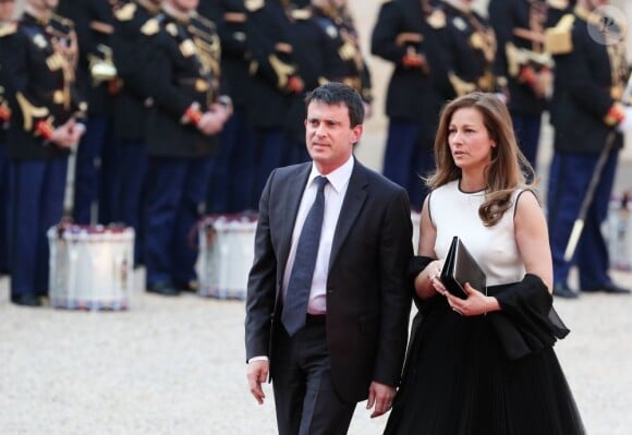 Manuel Valls et sa femme Anne Gravoin lors d'un dîner d'Etat à l'Elysee en l'honneur du président polonais Bronislaw Komorowski, le 7 mai 2013.