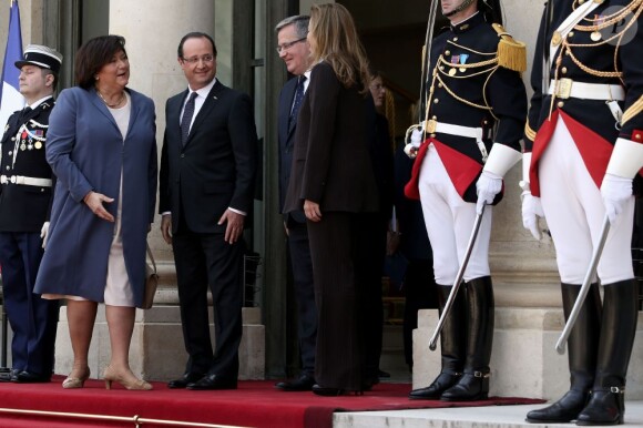 François Hollande, Valérie Trierweiler avec le président polonais Bronislaw Komorowski et son épouse à l'Elysee, le 7 mai 2013.