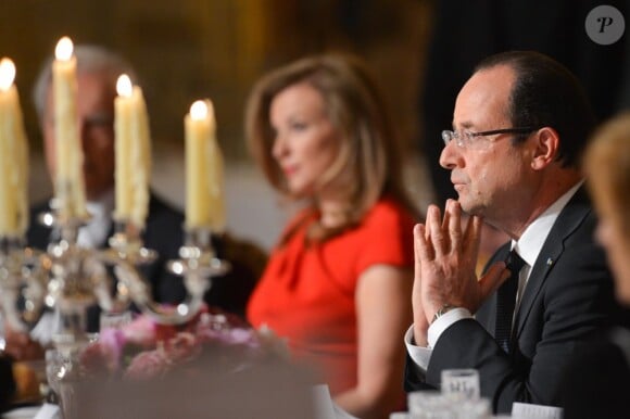 François Hollande et Valérie Trierweiler lors d'un dîner d'Etat à l'Elysee en l'honneur du président polonais Bronislaw Komorowski, le 7 mai 2013.