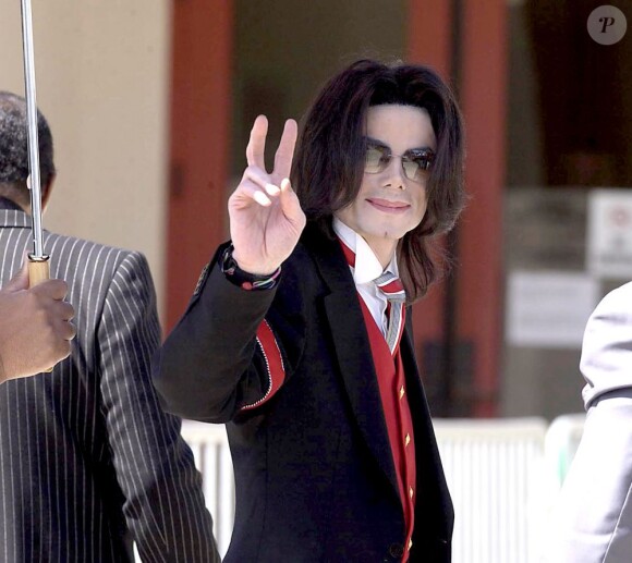 Michael Jackson lors de son procès pour abus sexuels sur mineur à Santa Maria (Californie), le 28 mars 2005.