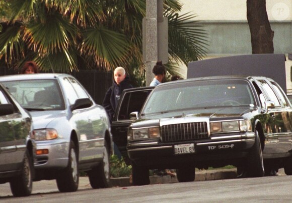 Wade Robson, alors âgé d'une dizaine d'années, est déposé en limousine devant le ranch Neverland de Michael Jackson, le 4 mai 1995.
