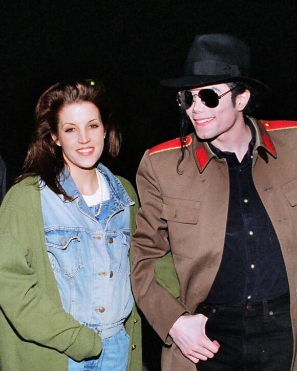 Michael Jackson et Lisa-Marie Presley à Valencia en Californie, le 11 avril 1995.