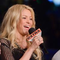 Shakira: Sexy en robe courte, la jeune maman s'éclate avec ses amis de The Voice