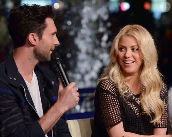 Adam Levine et Shakira lors de l'émission Extra sur NBC à Los Angeles, le 6 mai 2013.