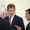 Le prince Harry visitant l'exposition HALO sur les mines anti-personnel au Capitole, à Washington, le 9 mai 2013.