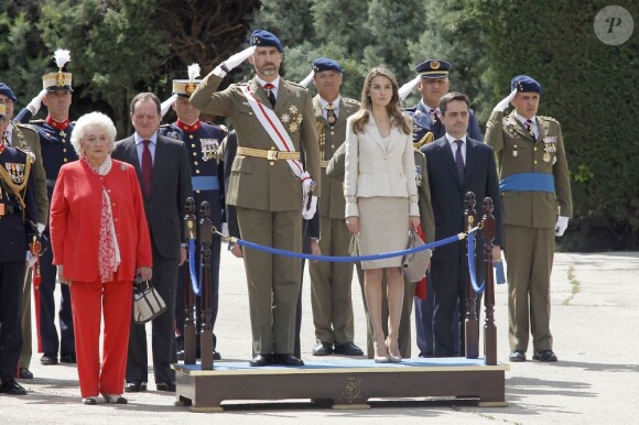 Felipe et Letizia d'Espagne, prince et princesse des Asturies, présidaient le 10 mai 2013 à Madrid les cérémonies de la prestation du serment d'allégeance de la Garde royale.