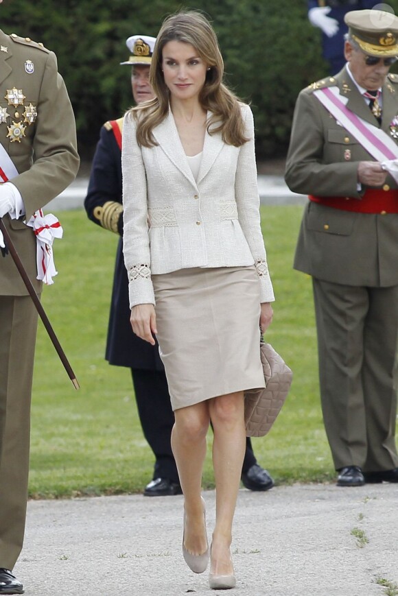 Felipe et Letizia d'Espagne présidaient le 10 mai 2013 à Madrid, au palais du Pardo, les cérémonies de la prestation du serment d'allégeance de la Garde royale.
