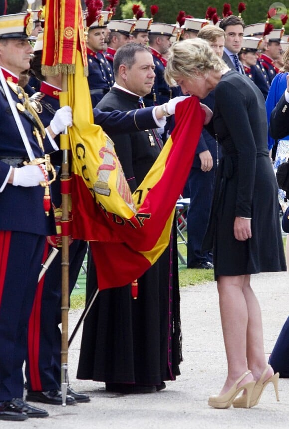 Simoneta Gomez-Acebo, fille de l'infante Pilar de Bourbon, assistait le 10 mai 2013 au palais du Pardo, à Madrid, aux cérémonies de la prestation du serment d'allégeance de la Garde royale.