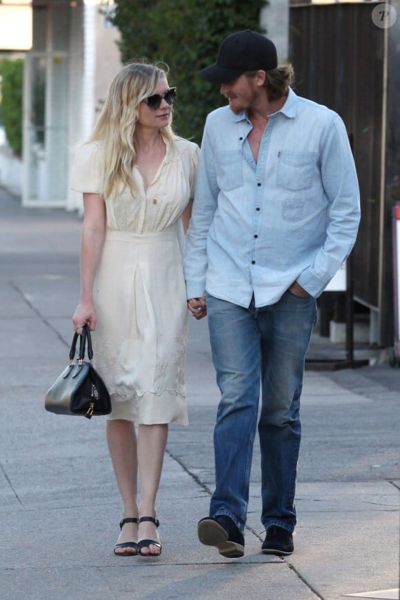 Kirsten Dunst et Garrett Hedlund se retrouvent en amoureux à Los Angeles, le 10 mai 2013.