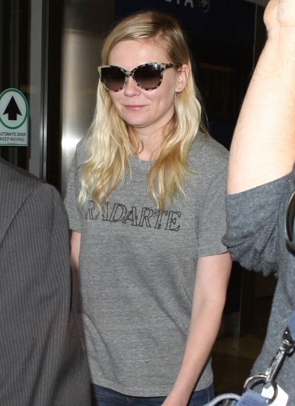 Kirsten Dunst arrive au LAX le 10 mai 2013.