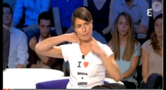 La jolie Alessandra Sublet sur le plateau de l'émission On n'est pas couché, samedi 11 mai 2013 sur France 2