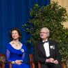 Le Roi Carl Gustav et la Reine Silvia pendant le discours donné par Joe Biden au dîner de gala pour le 375e anniversaire de la fondation de la Nouvelle-Suède à Wilmington le 11 mai 2013.