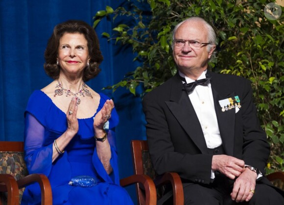 Le Roi Carl Gustav et la Reine Silvia de Suède ravis au dîner de gala pour le 375e anniversaire de la fondation de la Nouvelle-Suède à Wilmington le 11 mai 2013.