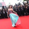 Bérénice Bejo monte les marches au Festival de Cannes 2012 pour Des hommes sans loi.